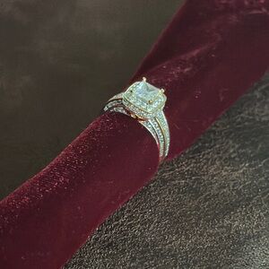 Elegant Gold and Silver Women's Ring